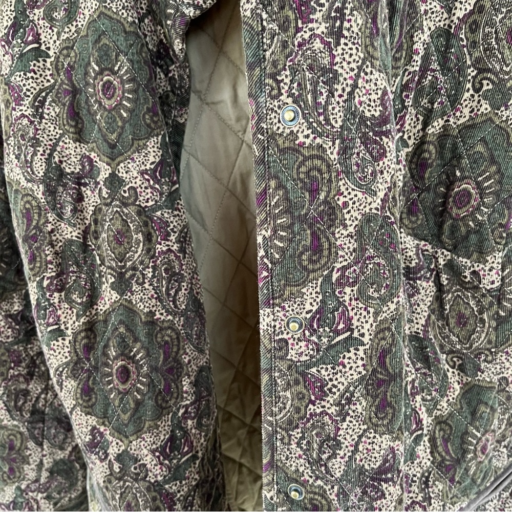 Patterned quilted jacket. 1X - Picture 10 of 11